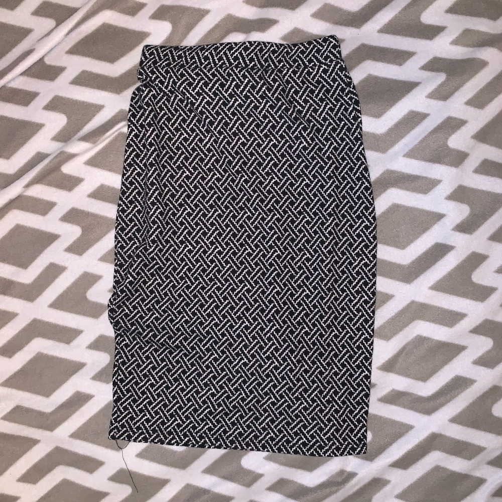 Black white designed pencil skirt